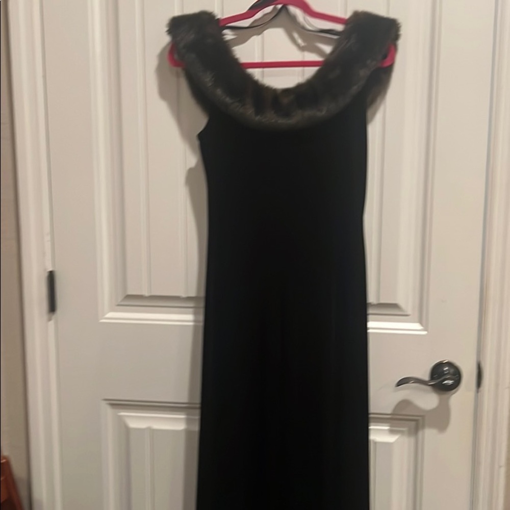 Jeffrey & Dara Dress long dress w/faux fur collar